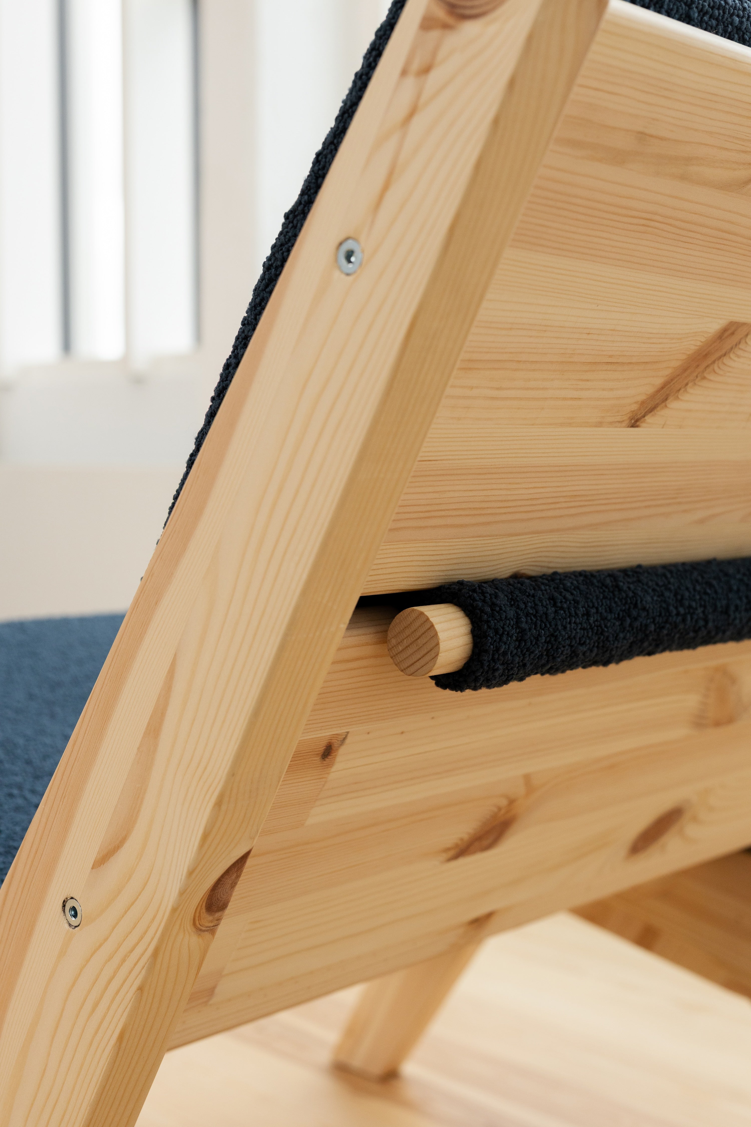 SWAY LOUNGE CHAIR RAW W. OXFORD BLUE MATTRESS