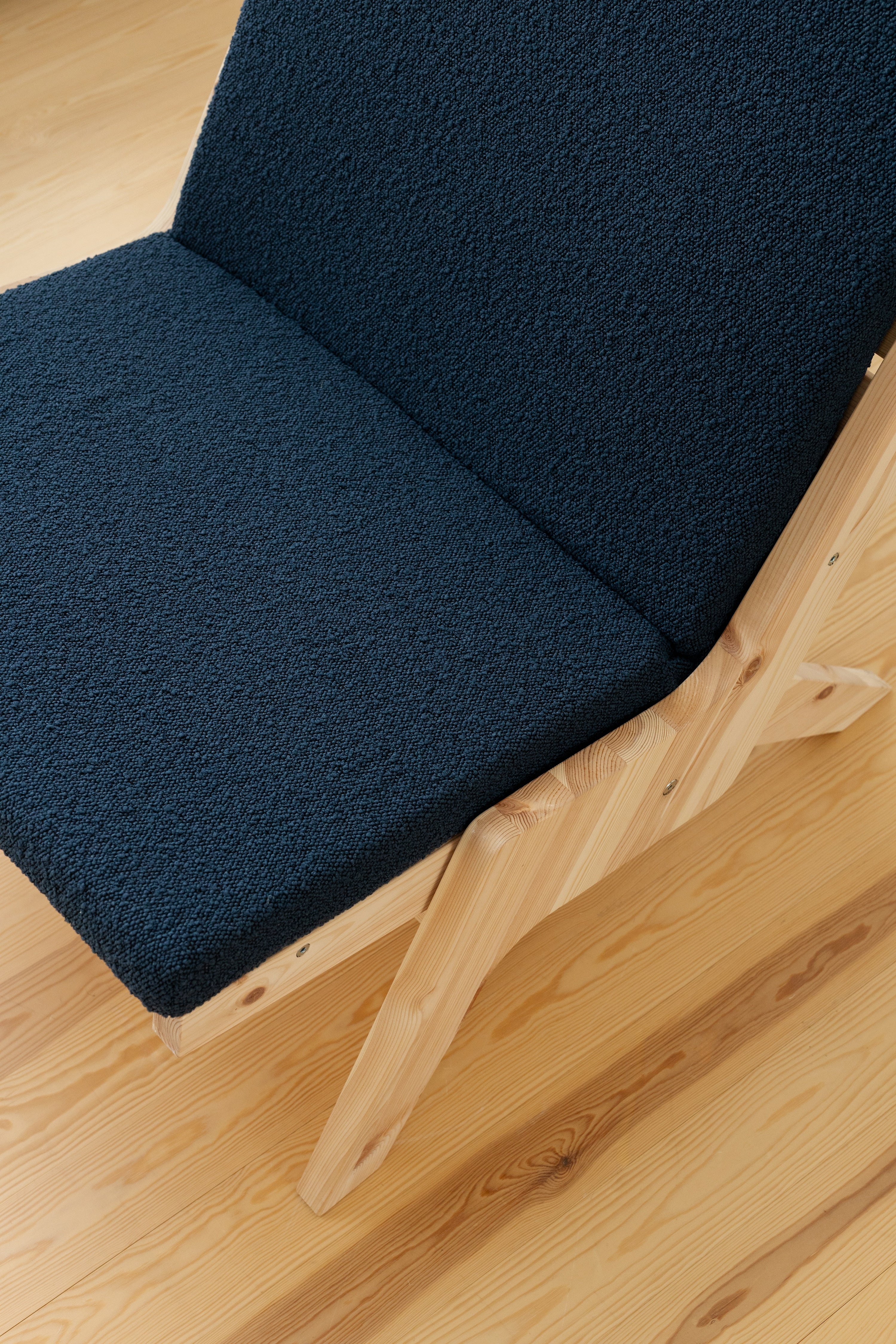 SWAY LOUNGE CHAIR RAW W. OXFORD BLUE MATTRESS