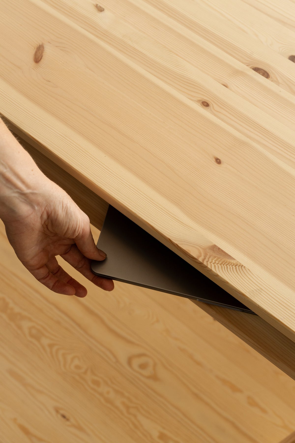 TUCK DINING TABLE RAW