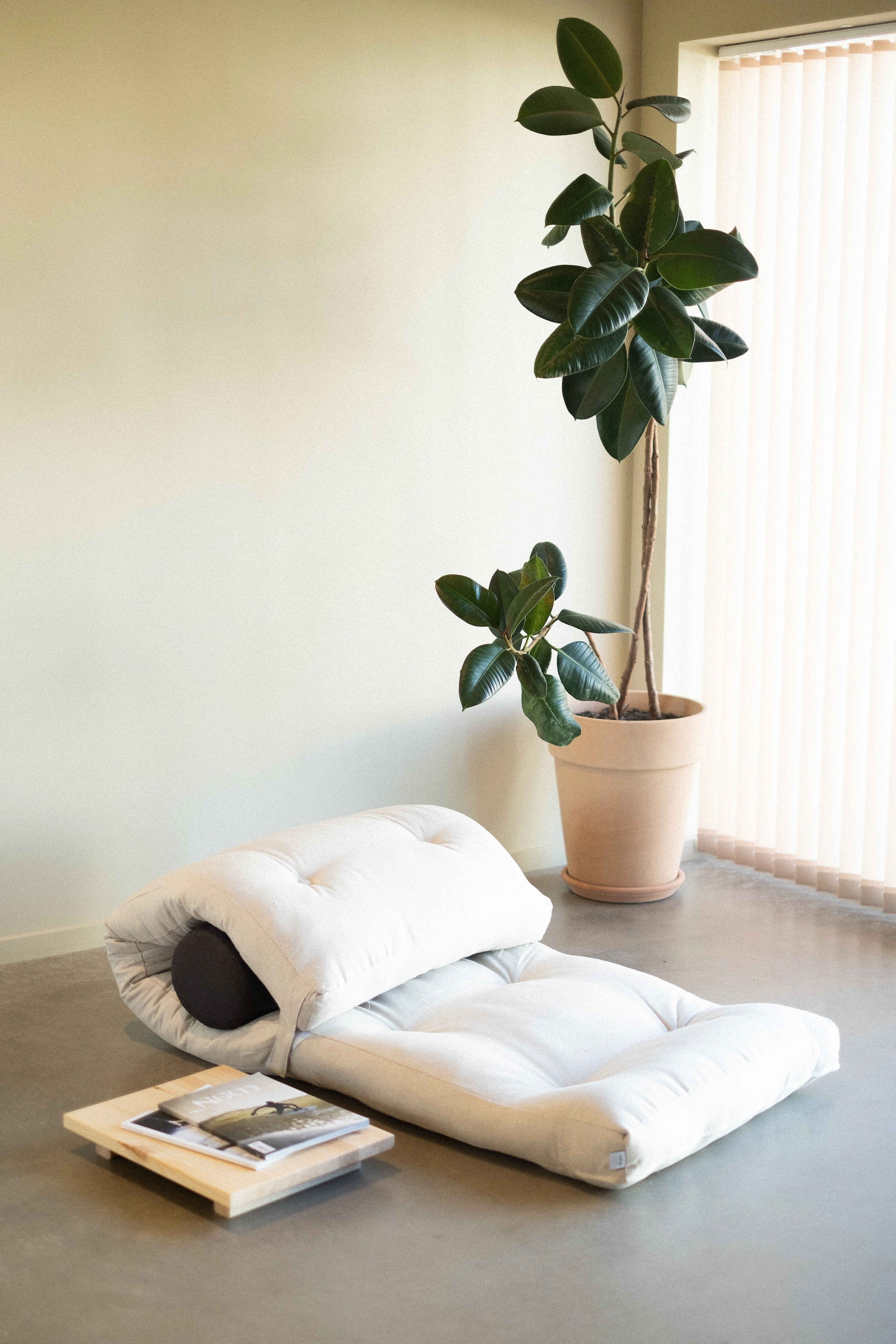 WRAP LINEN W. 1 CUSHION DARK GREY