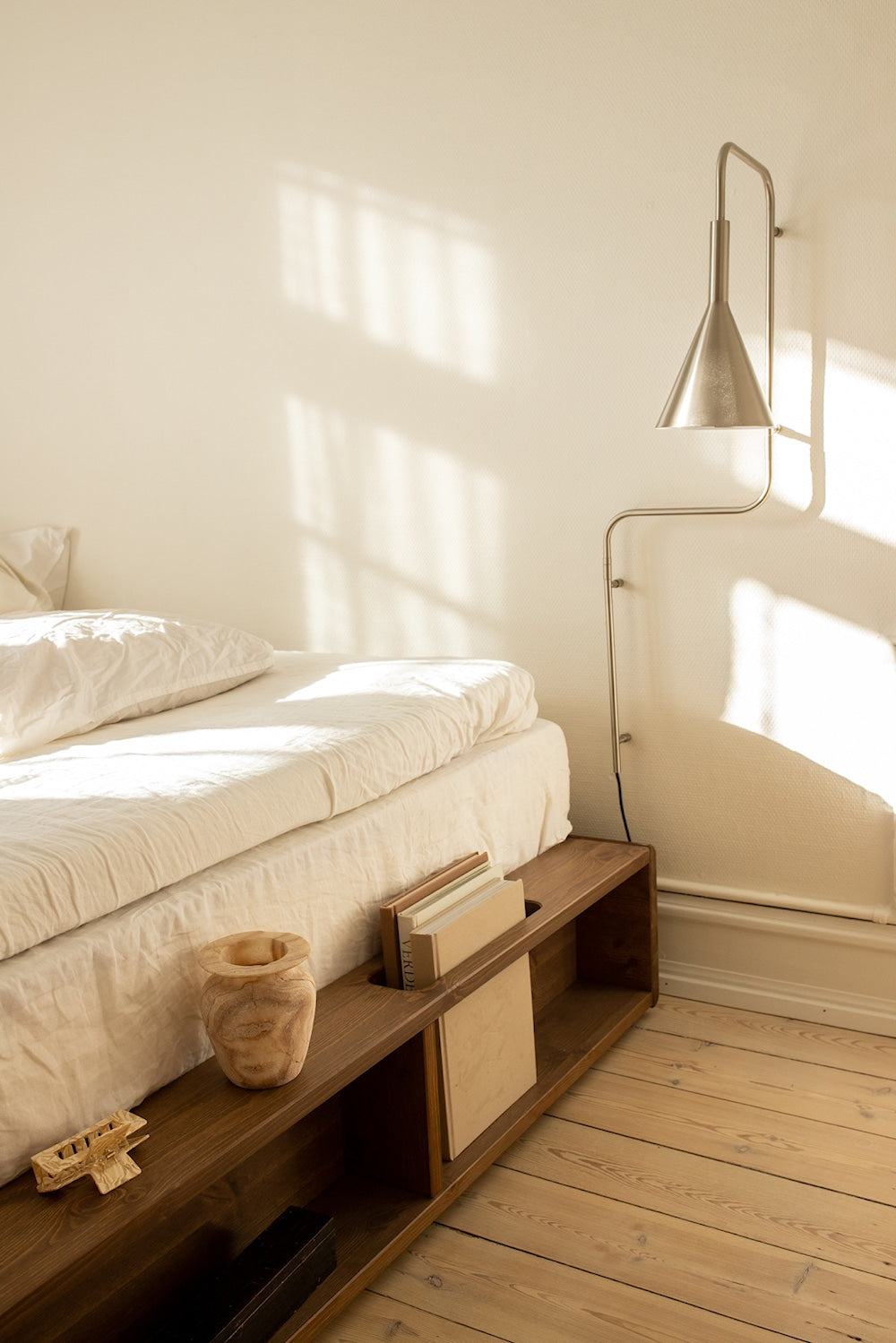 ZIGGY BED CAROB BROWN LACQUERED KING SIZE