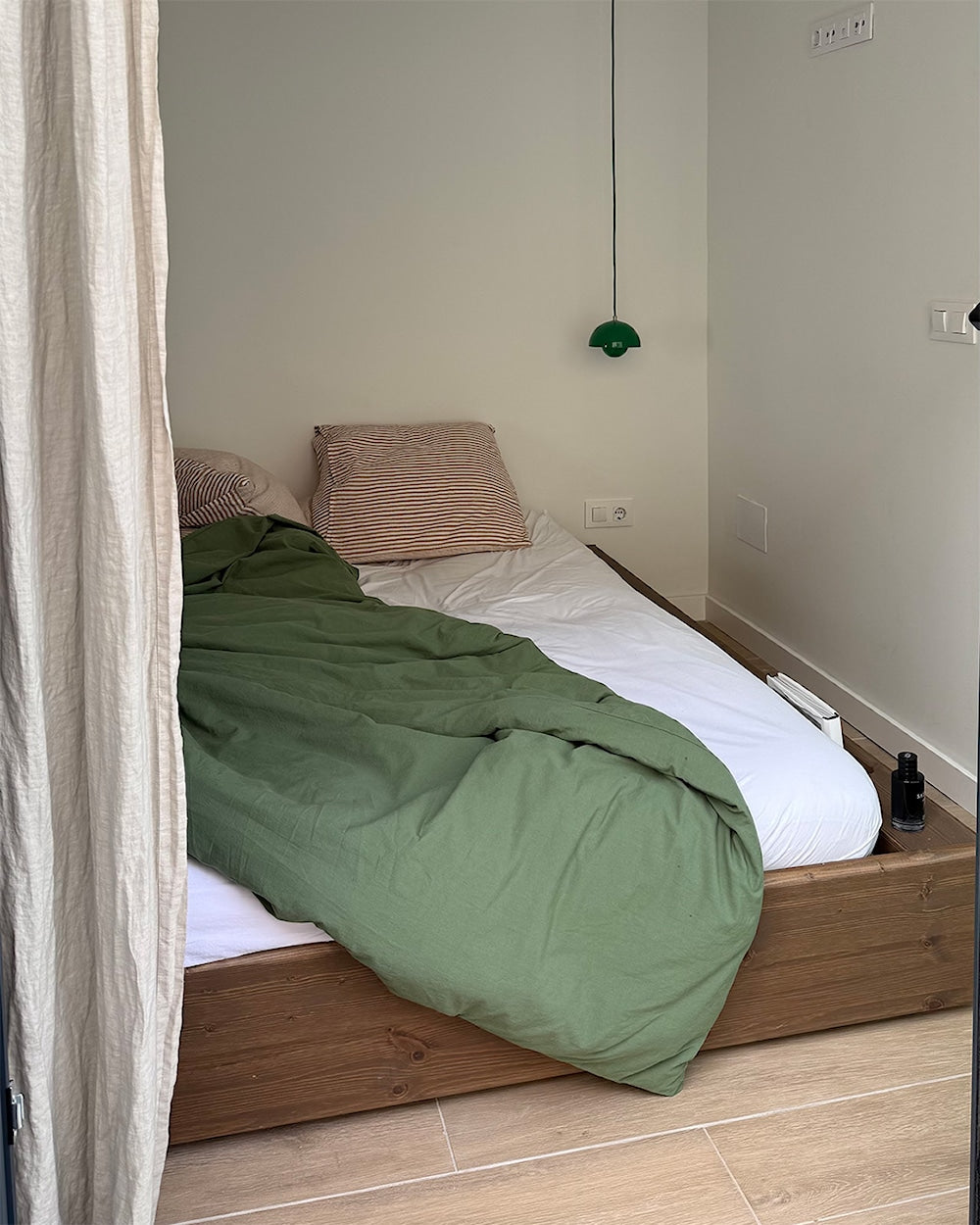 ZIGGY BED CAROB BROWN LACQUERED KING SIZE