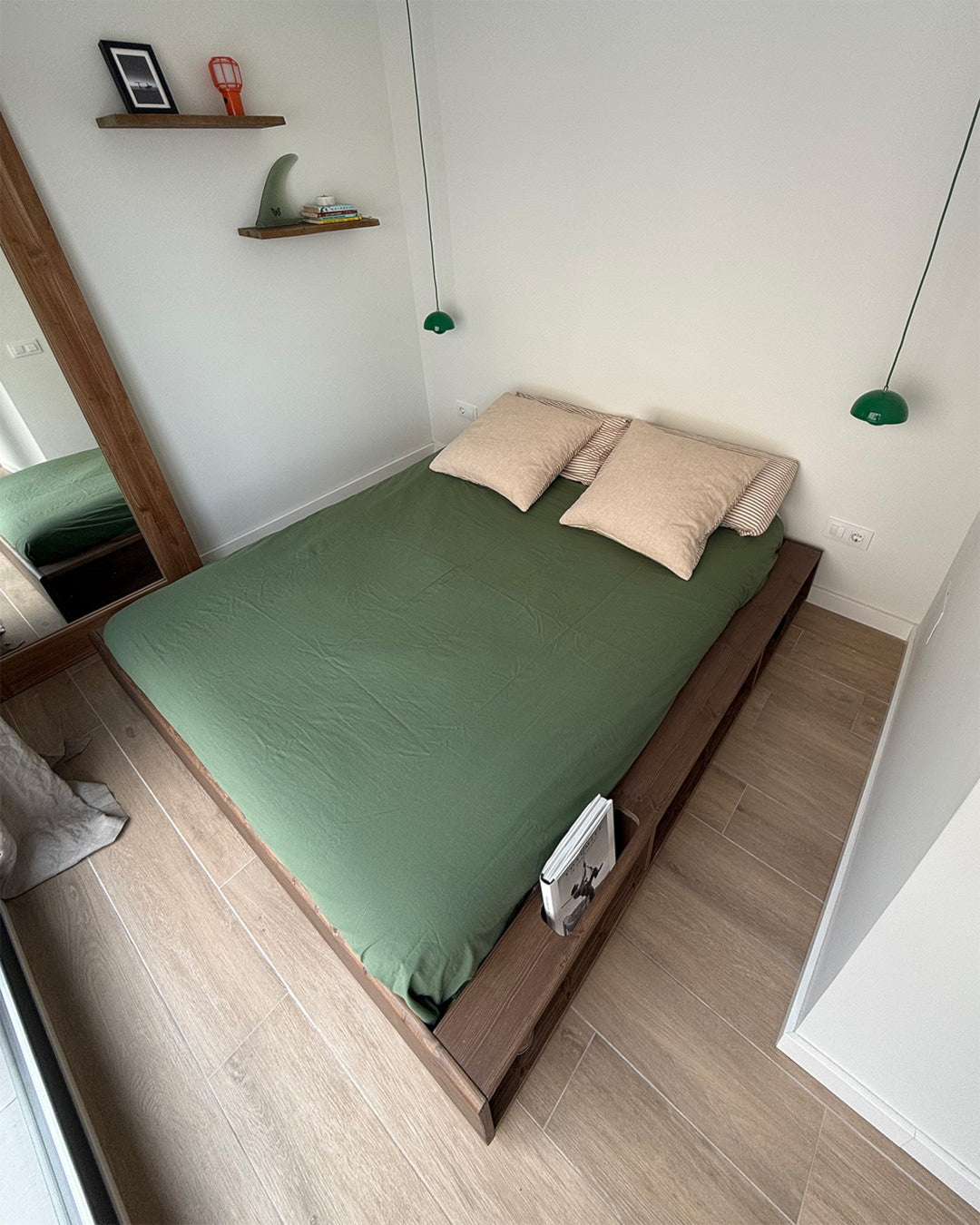 ZIGGY BED CAROB BROWN LACQUERED 180 X 200